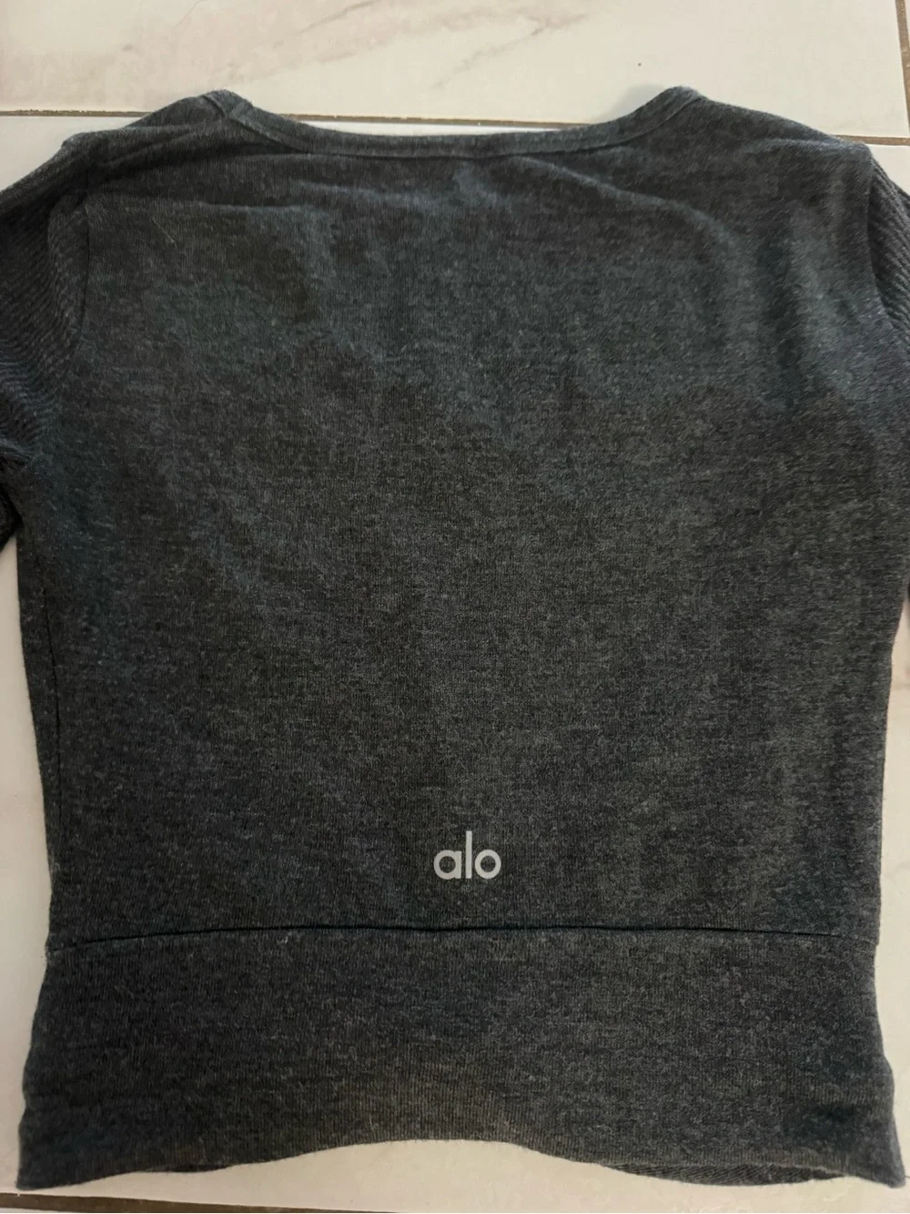 ALO Yoga Twist-Front Long Sleeve Top - Charcoal Gray